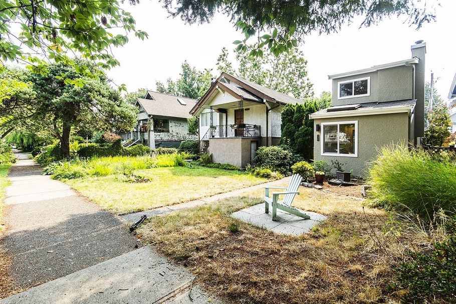 962 E 11th Avenue Vancouver, BC - 2