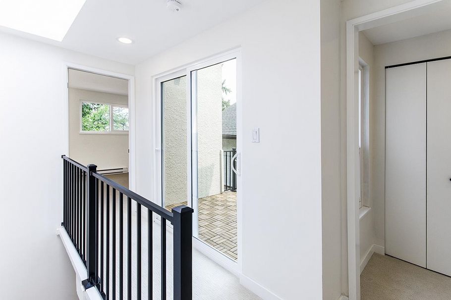 962 E 11th Avenue Vancouver, BC - 20