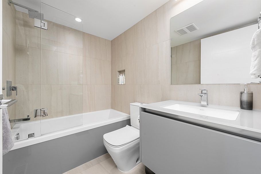 138 W Woodstock Avenue Vancouver, BC - 21