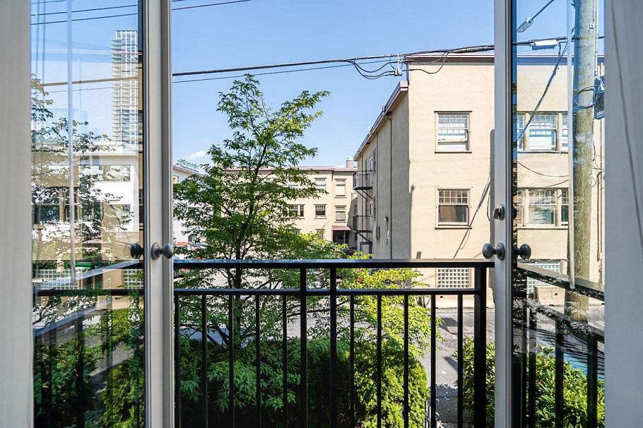 1 1425 W 11th Avenue Vancouver, BC - 3