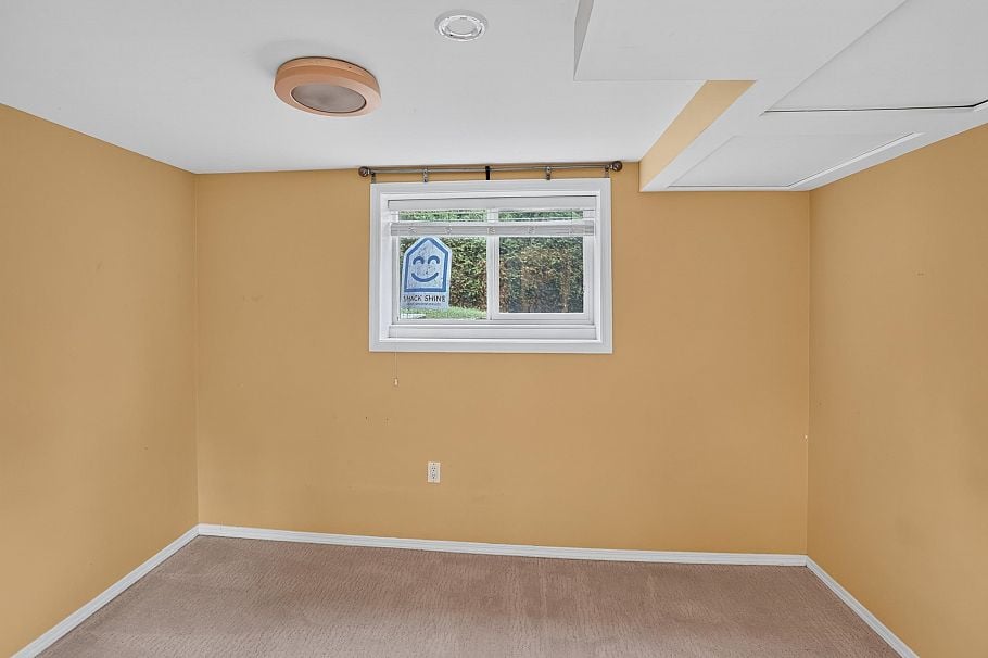 799 Donegal Place North Vancouver, BC - 30