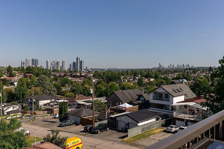 219 2910 E Pender Street Vancouver, BC - 23