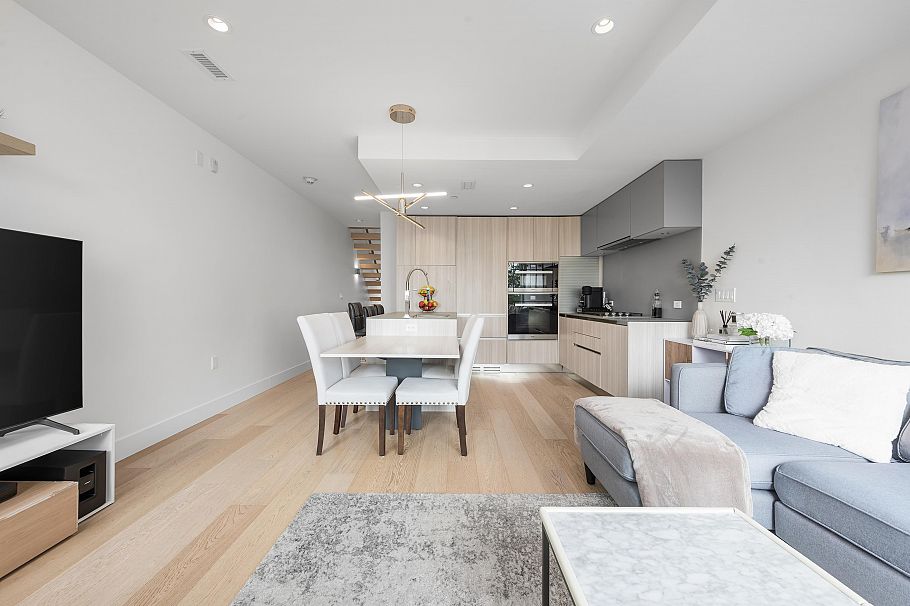138 W Woodstock Avenue Vancouver, BC - 4