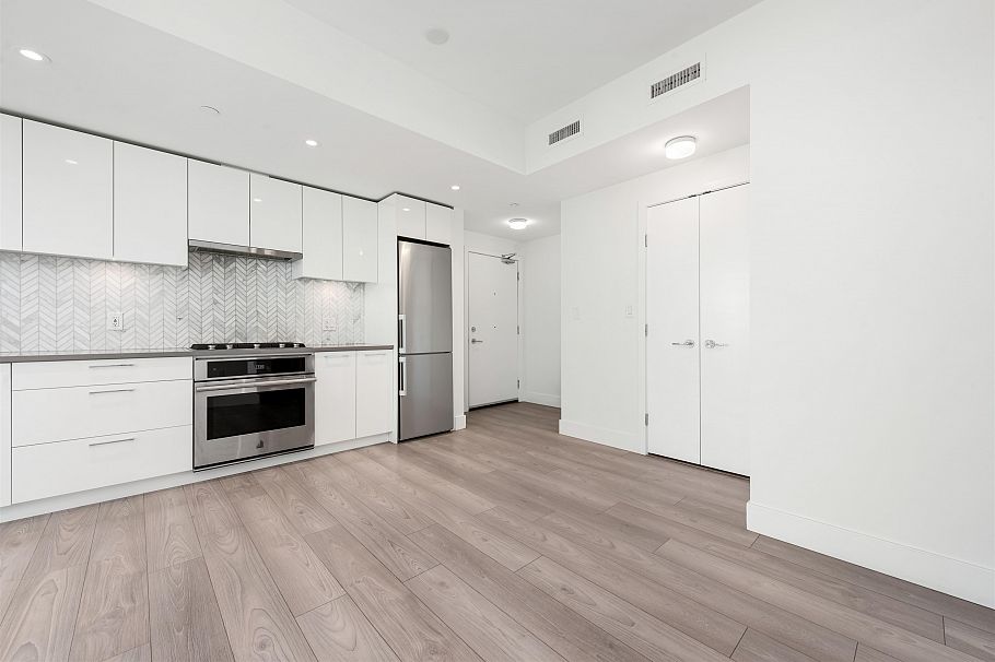 601 8570 Rivergrass Drive Vancouver, BC - 7