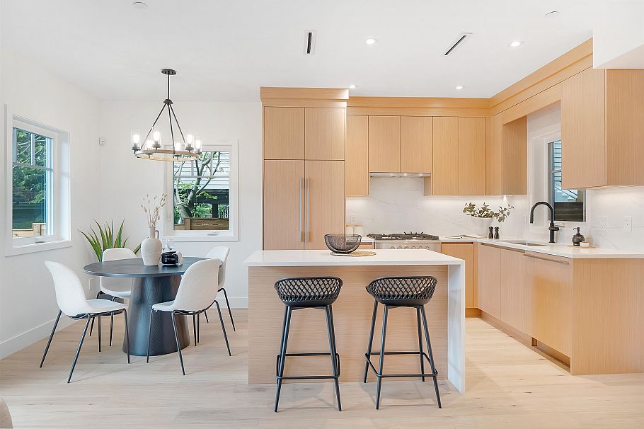 265 W 6th Street North Vancouver, BC - 2