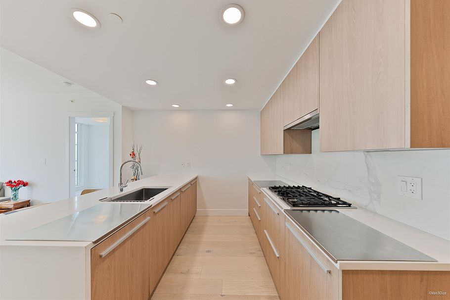 504 2780 Valley Centre Avenue North Vancouver, BC - 3