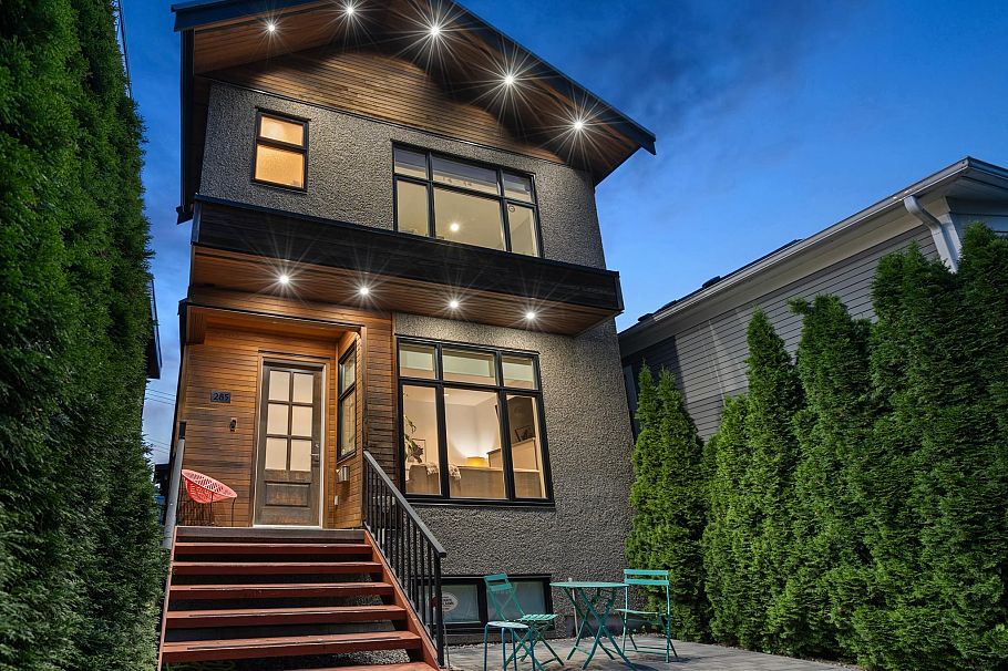 285 E 19th Avenue Vancouver, BC - 3