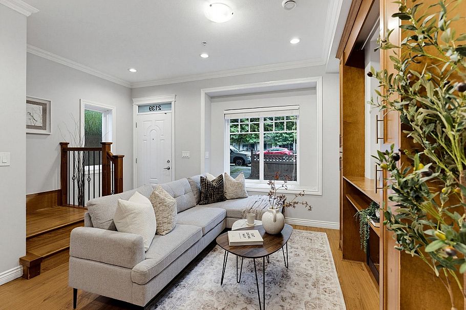 2139 Triumph Street Vancouver, BC - 3
