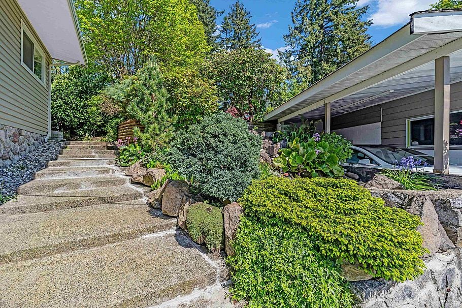 4323 Valencia Avenue North Vancouver, BC - 3