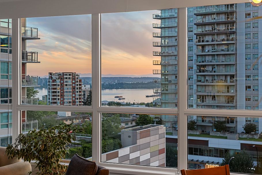 704 125 E 14th Street North Vancouver, BC - 25