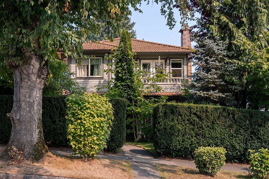 2183 Napier Street Vancouver, BC - 2