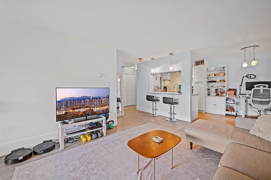 210 141 W 13th Street North Vancouver, BC - 16