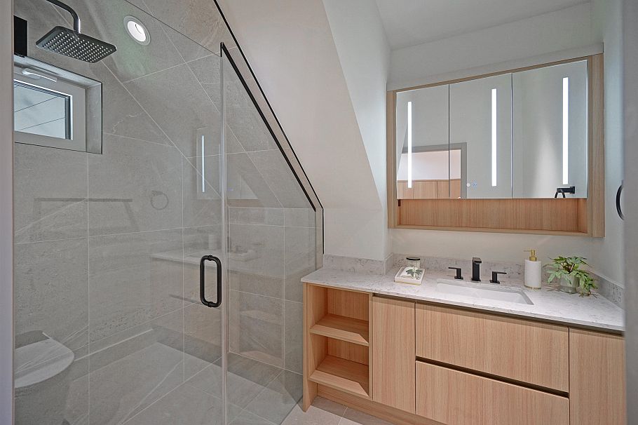 1 3315 W 10th Street Vancouver, BC - 19