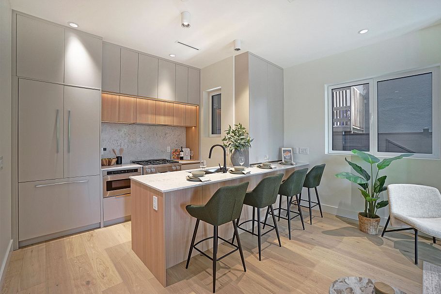 1 3315 W 10th Street Vancouver, BC - 3