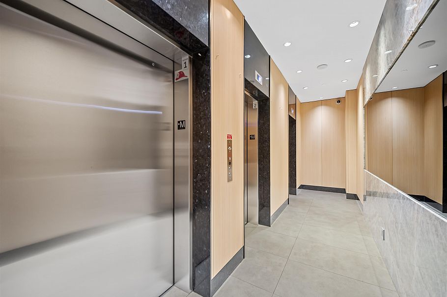 704 125 E 14th Street North Vancouver, BC - 8