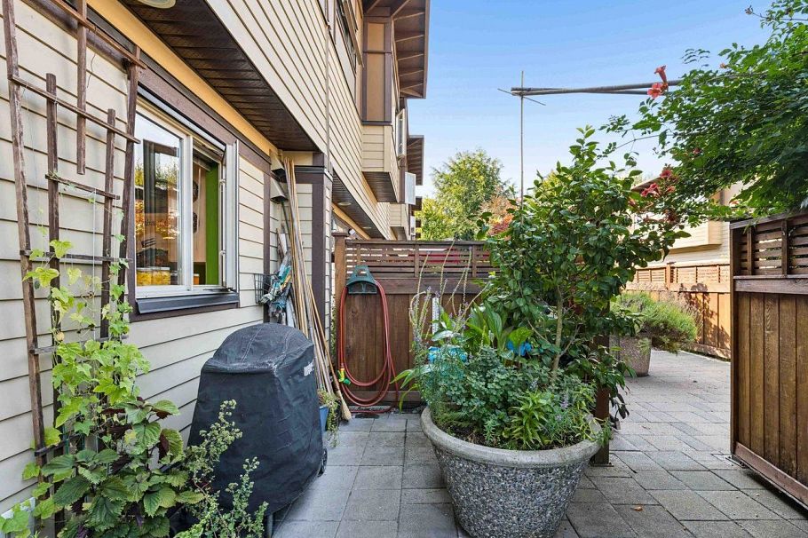 13 2389 Charles Street Vancouver, BC - 3