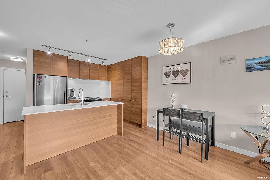 401 1677 Lloyd Avenue North Vancouver, BC - 4