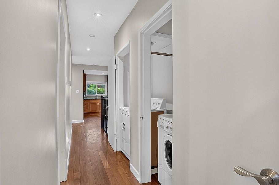 799 Donegal Place North Vancouver, BC - 35