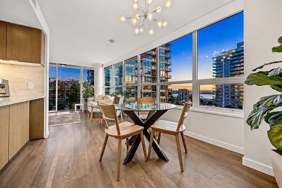 704 125 E 14th Street North Vancouver, BC - 1