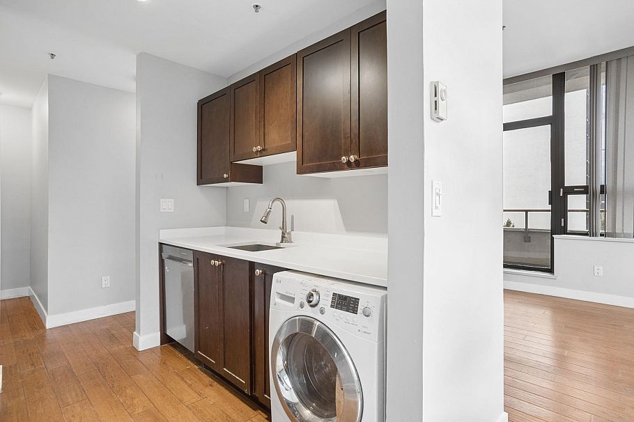 701 1010 Howe Street Vancouver, BC - 8