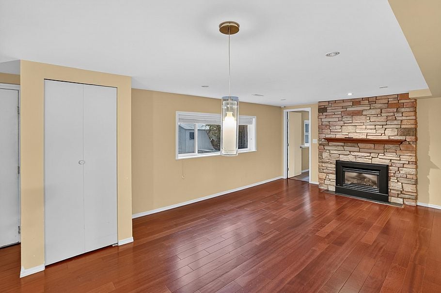 799 Donegal Place North Vancouver, BC - 23