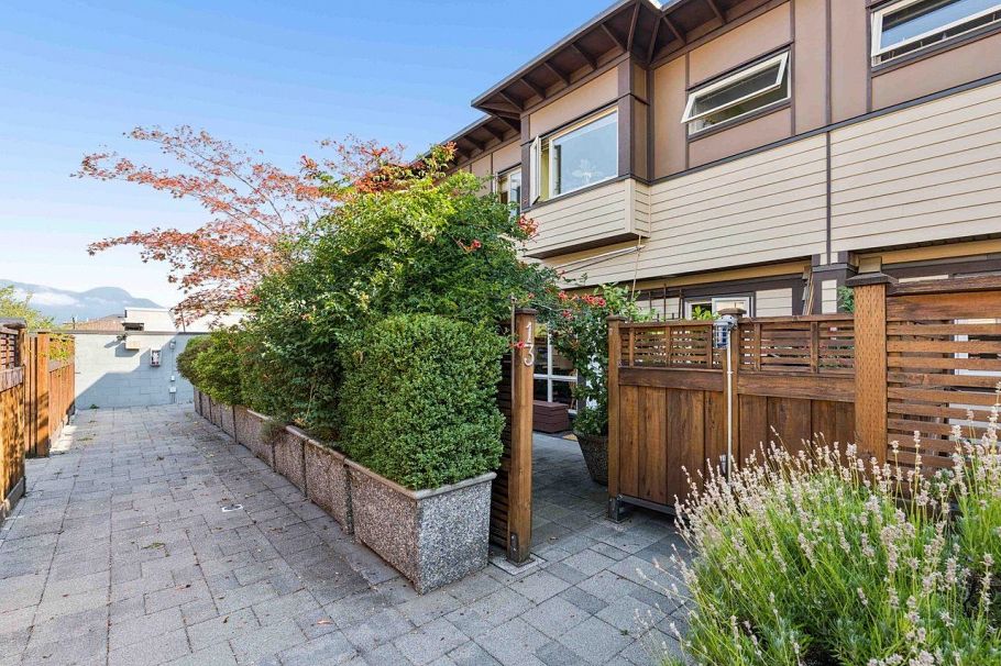 13 2389 Charles Street Vancouver, BC - 4