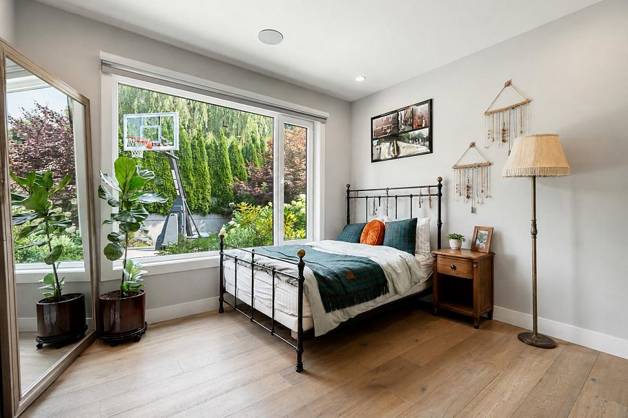 955 Forest Hills Drive North Vancouver, BC - 33