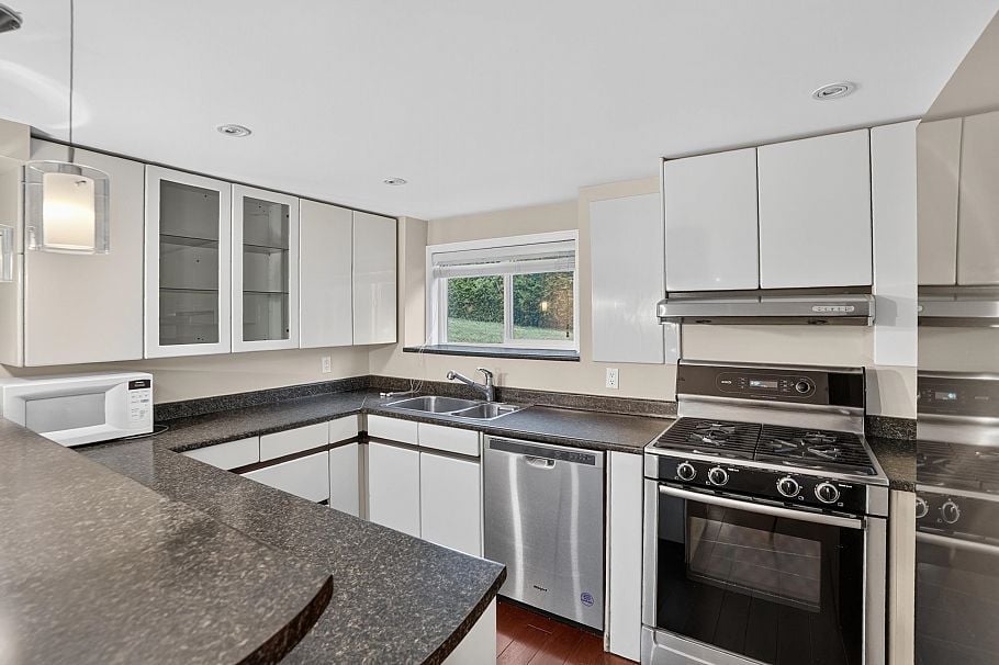799 Donegal Place North Vancouver, BC - 26