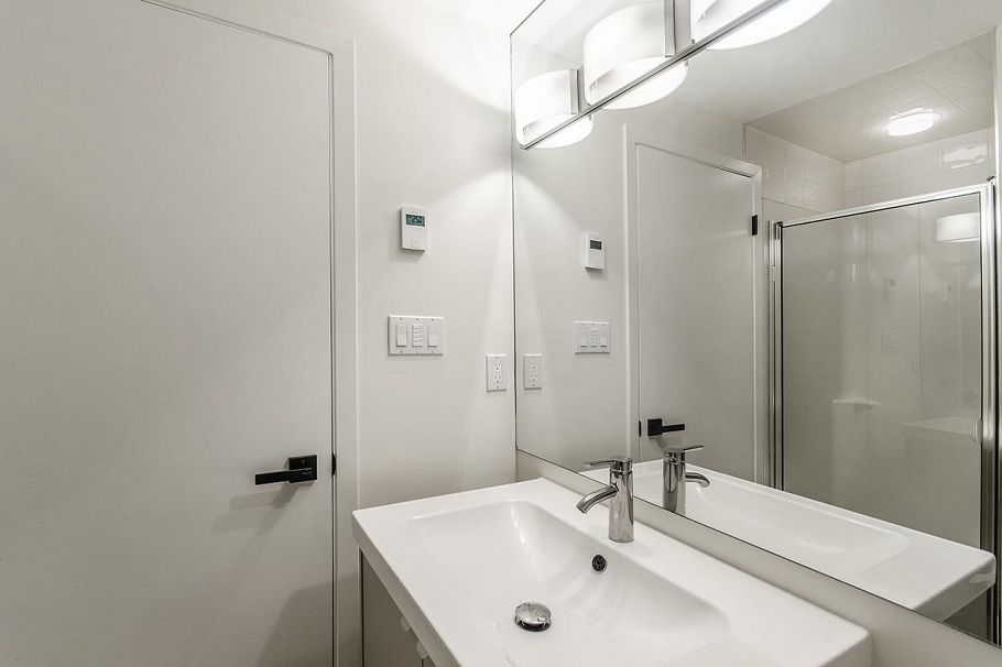 962 E 11th Avenue Vancouver, BC - 18