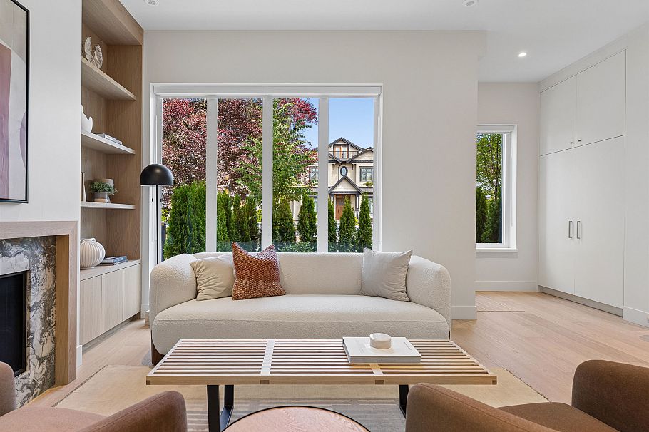 2 3058 W 34th Avenue Vancouver, BC - 4