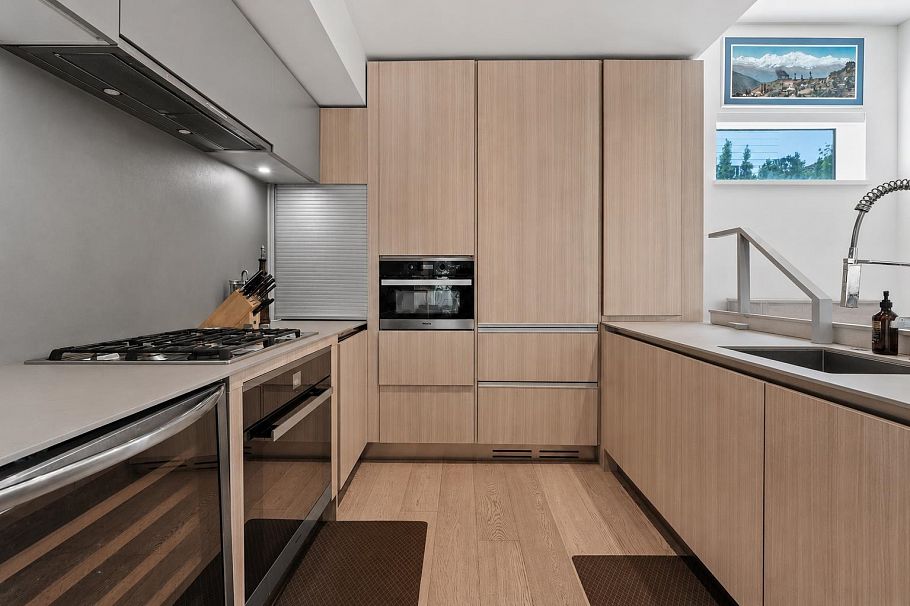 156 W Woodstock Avenue Vancouver, BC - 3