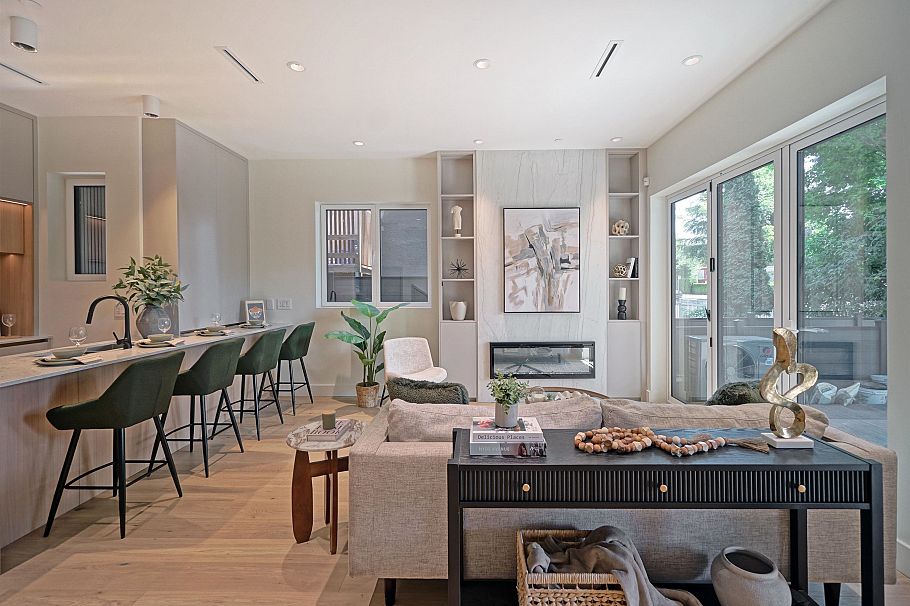 1 3315 W 10th Street Vancouver, BC - 5