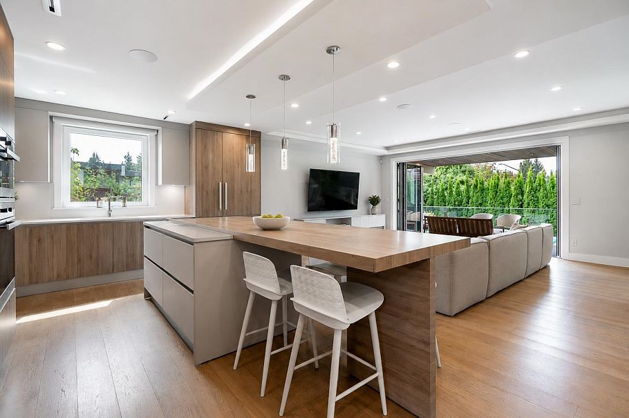 955 Forest Hills Drive North Vancouver, BC - 9