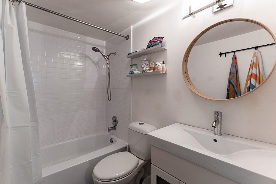 219 2910 E Pender Street Vancouver, BC - 13