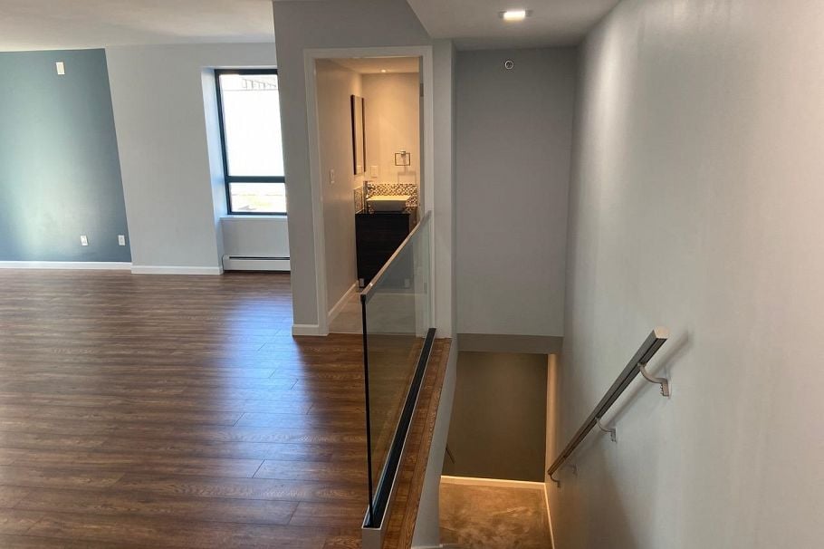 701 289 Drake Street Vancouver, BC - 2