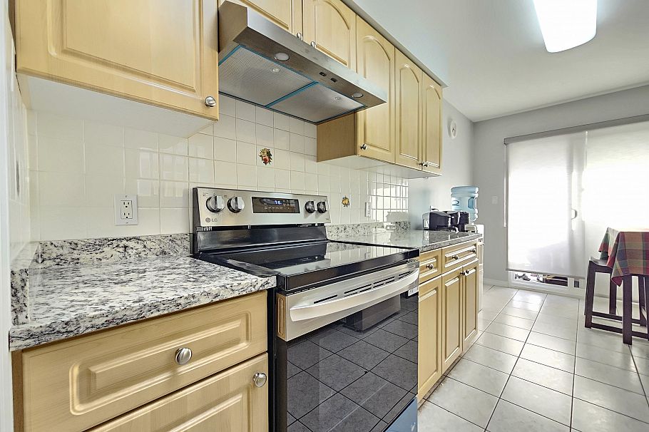 5521 Dundee Street Vancouver, BC - 2