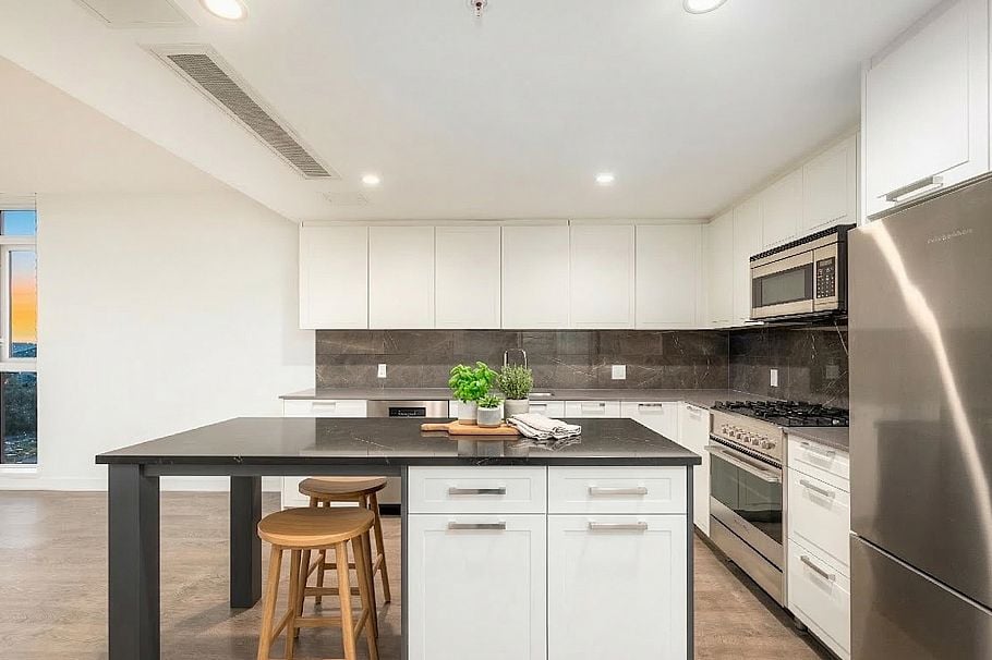 1705 1401 Hunter Street North Vancouver, BC - 4