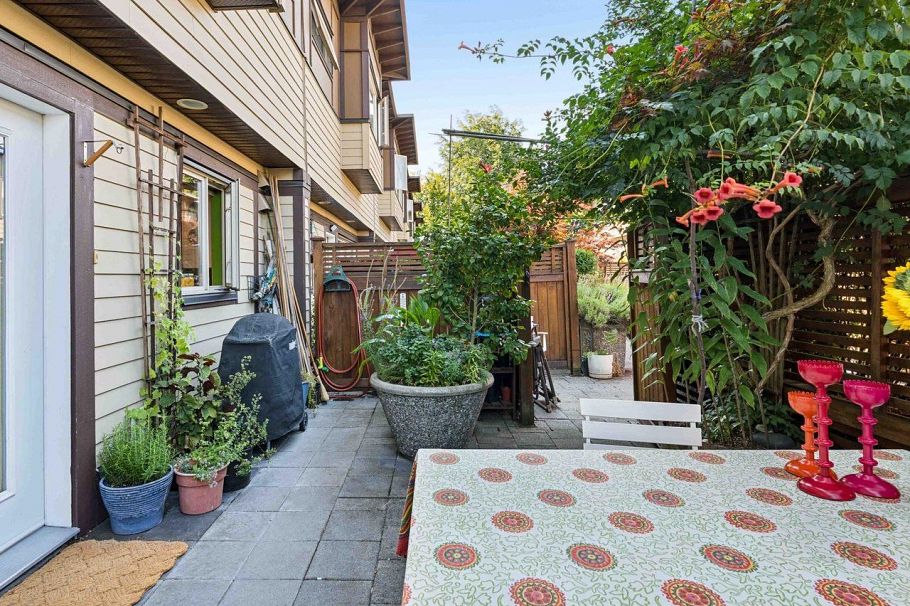 13 2389 Charles Street Vancouver, BC - 38
