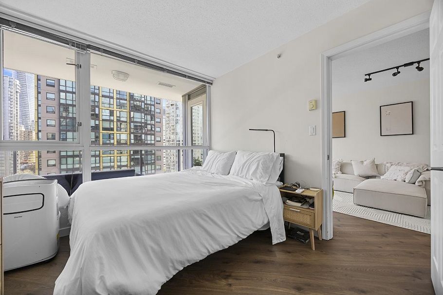 1601 1420 W Georgia Street Vancouver, BC - 11
