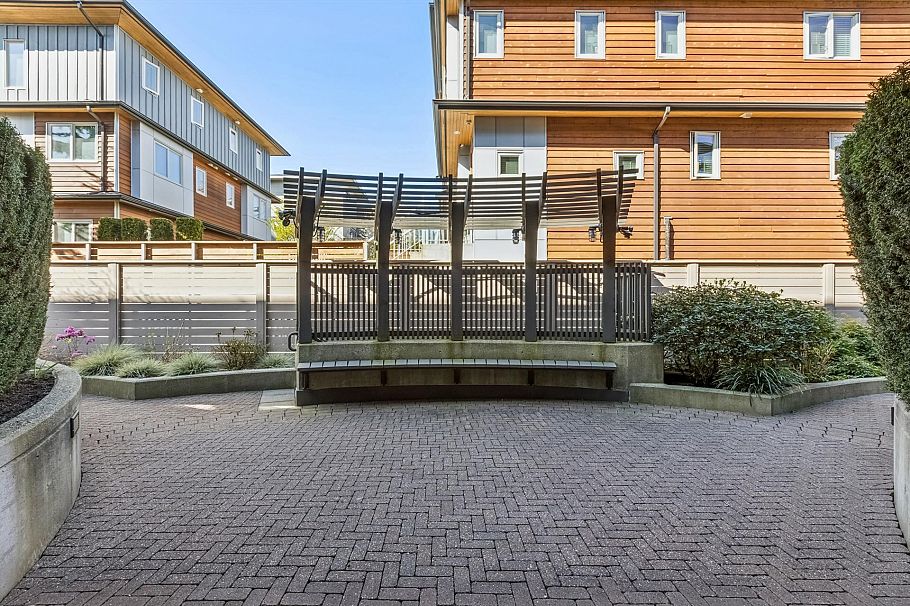 303 116 W 23rd Street North Vancouver, BC - 26
