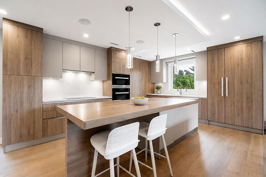 955 Forest Hills Drive North Vancouver, BC - 10
