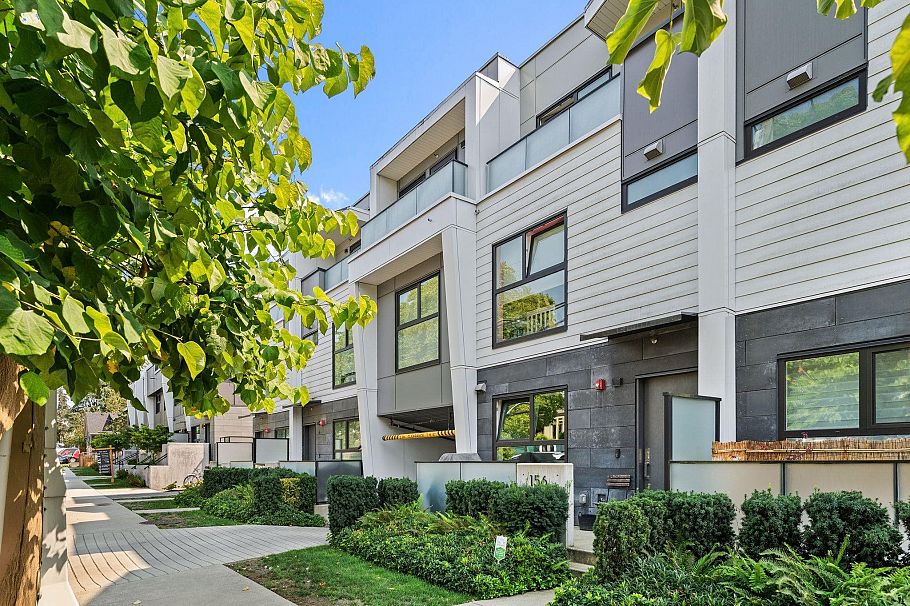156 W Woodstock Avenue Vancouver, BC - 1