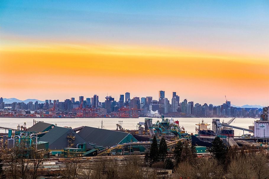 1705 1401 Hunter Street North Vancouver, BC - 2