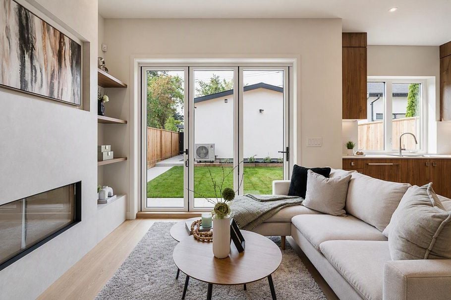 2 456 E 38th Avenue Vancouver, BC - 1