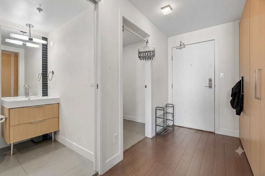 703 1325 Rolston Street Vancouver, BC - 6