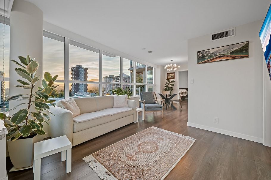 704 125 E 14th Street North Vancouver, BC - 2