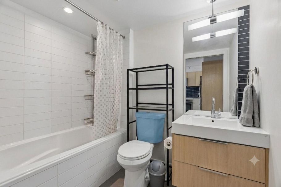 703 1325 Rolston Street Vancouver, BC - 5