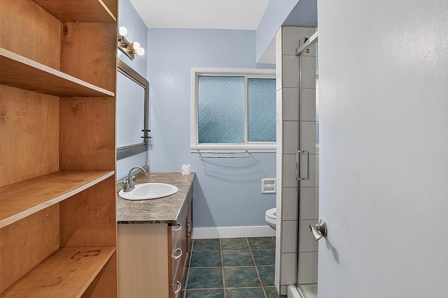 799 Donegal Place North Vancouver, BC - 34