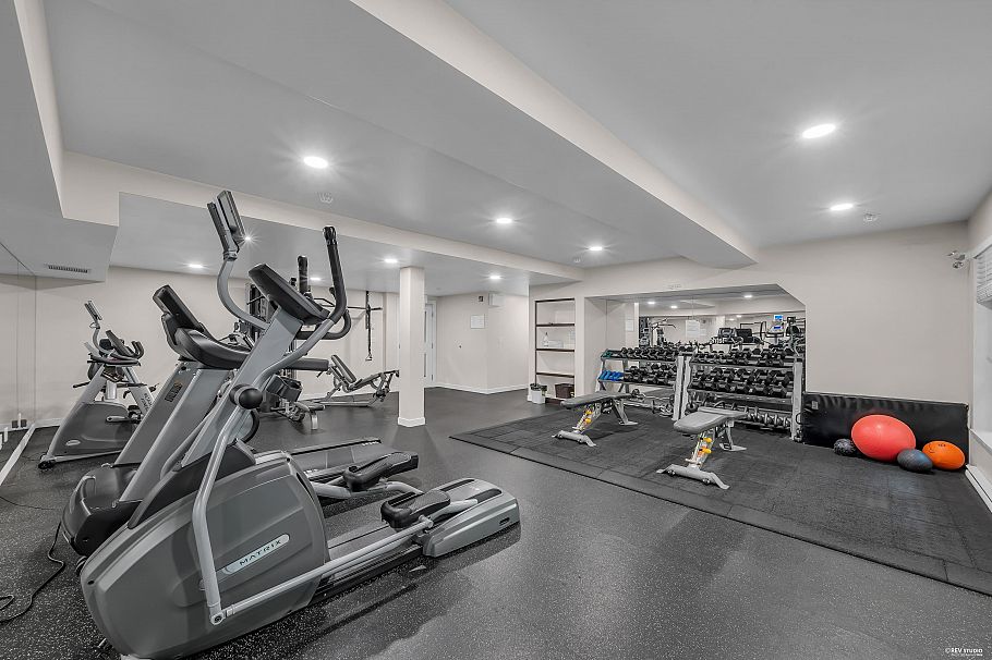 401 1677 Lloyd Avenue North Vancouver, BC - 23