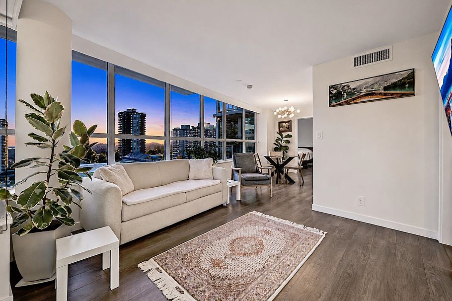 704 125 E 14th Street North Vancouver, BC - 13